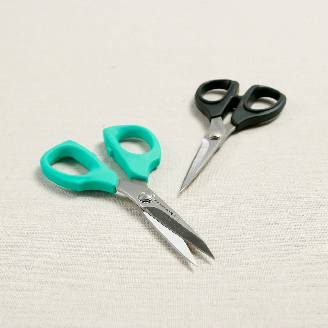 Kai Scissors with cap, Teal